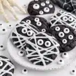 Glutenfreie Mummy Cookies decorated for Halloween