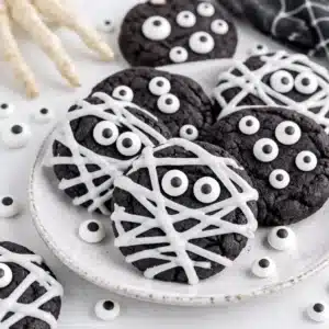 Glutenfreie Mummy Cookies decorated for Halloween